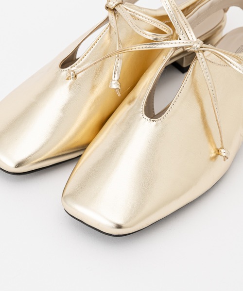 COLONY 2139（コロニートゥーワンスリーナイン）の「WEB・一部店舗限定 / サイドオープンフラットシューズ（パンプス・レディース・シルバー/ゴールド/ブラック・LARGE/MEDIUM）」の20枚目の写真