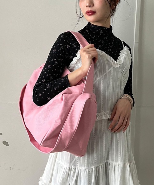 Jewelobe（ジュエローブ）の「シンセティックレザー2wayボリュームショルダーバッグ（ショルダーバッグ・レディース・ピンク/オフホワイト/ブラック/グリーン・FREE）」の12枚目の写真