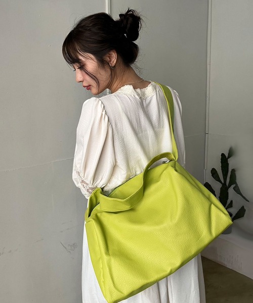 Jewelobe（ジュエローブ）の「シンセティックレザー2wayボリュームショルダーバッグ（ショルダーバッグ・レディース・ピンク/オフホワイト/ブラック/グリーン・FREE）」の16枚目の写真