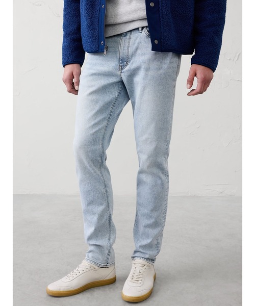 BANANA REPUBLIC FACTORY STORE(バナナリパブリック ファクトリーストア)の「BANANA REPUBLIC FACTORY STORE アスレチックトラベルジーンズ(デニムパンツ・メンズ・ライトブルー/インディゴブルー/ブルー/ライトインディゴブルー/ブルー系その他/ブルー系その他2/ブルー系その他3・29/30/30/30/31/30/32/30/28/30/34/30/33/30)」の1枚目の写真
