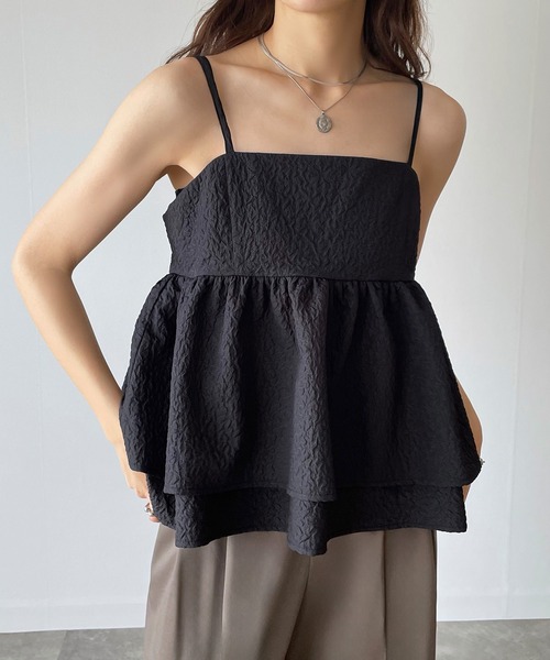 JUNOAH(ジュノア)の「ふくれジャガードフリルキャミビスチェ(キャミソール・レディース・グレー/クリーム/ブラック・MEDIUM/LARGE/X-LARGE)」の2枚目の写真