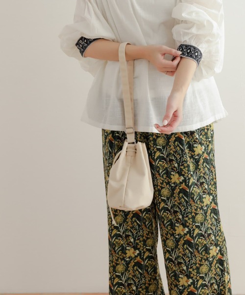 URBAN RESEARCH DOORS(アーバンリサーチドアーズ)の「撥水ミニショルダーバッグ(ショルダーバッグ・レディース・ブラック/ベージュ系その他/ベージュ・ONE)」の10枚目の写真