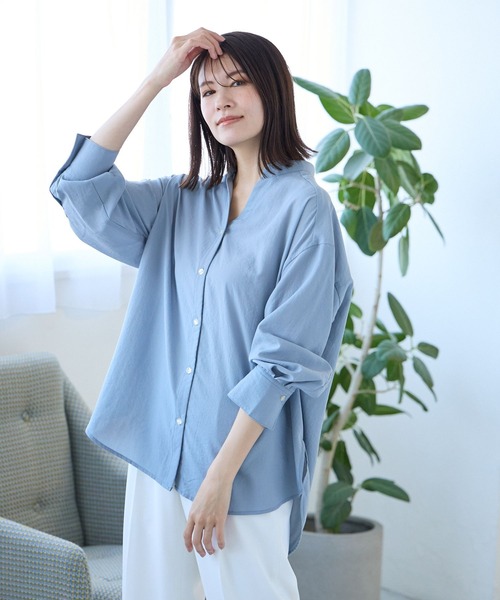 Elura(エルーラ)の「アイロンいらずセミシアシャツ(シャツ/ブラウス・レディース・ホワイト/チャコールグレー/ライトイエロー/ライトブルー・SMALL/MEDIUM/LARGE)」の3枚目の写真