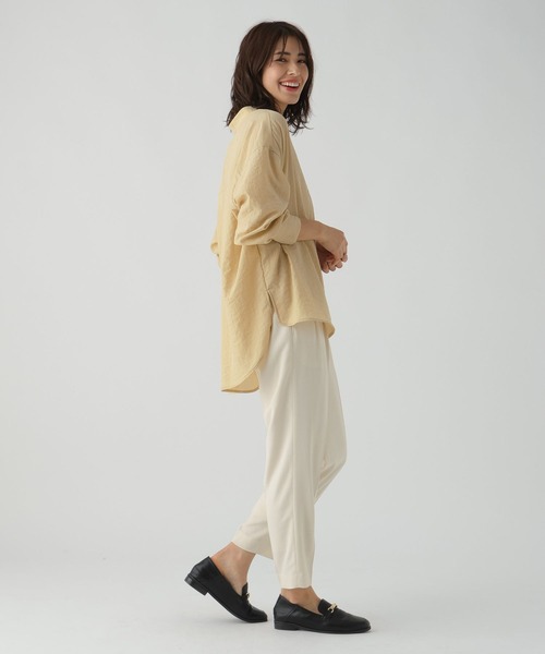 Elura(エルーラ)の「アイロンいらずセミシアシャツ(シャツ/ブラウス・レディース・ホワイト/チャコールグレー/ライトイエロー/ライトブルー・SMALL/MEDIUM/LARGE)」の12枚目の写真