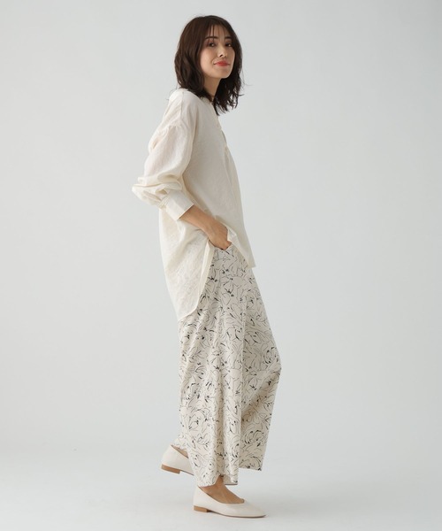 Elura(エルーラ)の「アイロンいらずセミシアシャツ(シャツ/ブラウス・レディース・ホワイト/チャコールグレー/ライトイエロー/ライトブルー・SMALL/MEDIUM/LARGE)」の18枚目の写真