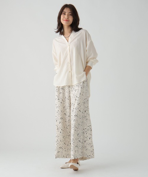Elura(エルーラ)の「アイロンいらずセミシアシャツ(シャツ/ブラウス・レディース・ホワイト/チャコールグレー/ライトイエロー/ライトブルー・SMALL/MEDIUM/LARGE)」の19枚目の写真