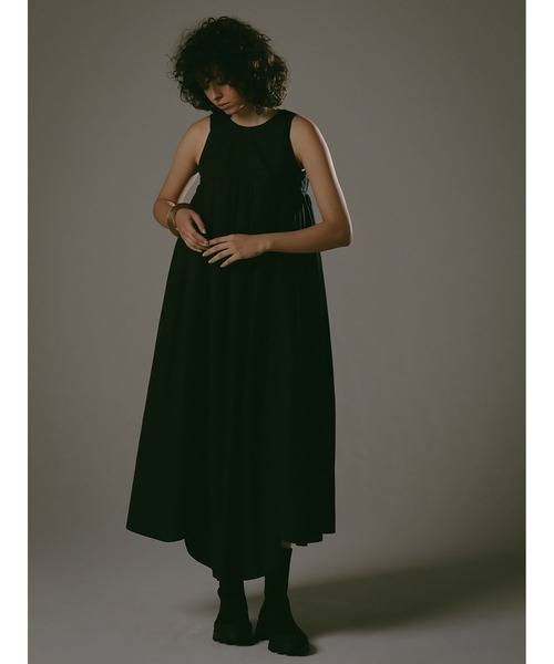 enchainement（アンシェヌマン）の「スリーブレスギャザードレス（シャツワンピース・レディース・オフホワイト/ブラック・フリー）」の4枚目の写真