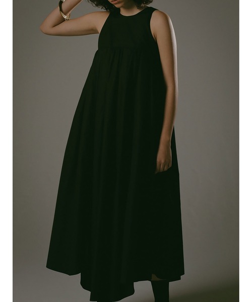 enchainement（アンシェヌマン）の「スリーブレスギャザードレス（シャツワンピース・レディース・オフホワイト/ブラック・フリー）」の6枚目の写真