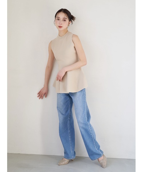 Stylevoice for xxx(スタイルヴォイスフォー)の「ノースリーブペプラムニットトップス(ニット/セーター・レディース・ブラック/ライトベージュ/ホワイト・FREE)」の9枚目の写真