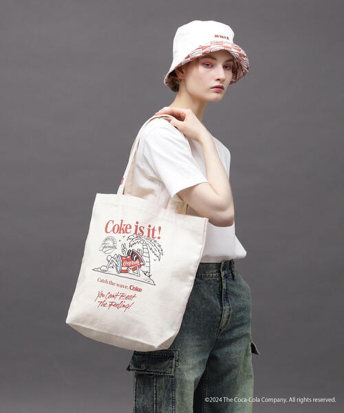AVIREX（アヴィレックス）の「AVIREX / Coca-Cola 90s CHARACTER BAG（トートバッグ・メンズ・キナリ・FREE）」の5枚目の写真
