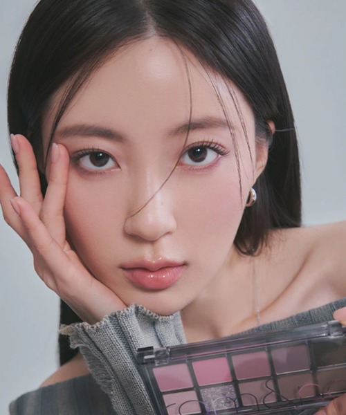 rom&nd(ロムアンド)の「rom&nd ベターザンパレット(アイシャドウ・レディース・02 MAHOGANY GARDEN/01 PAMPAS GARDEN/03 ROSEBUD GARDEN/04 DUSTY FOG GARDEN/07 Berry Fuchsia Garden/11 Cheeky Cheeky Garden・FREE)」の22枚目の写真