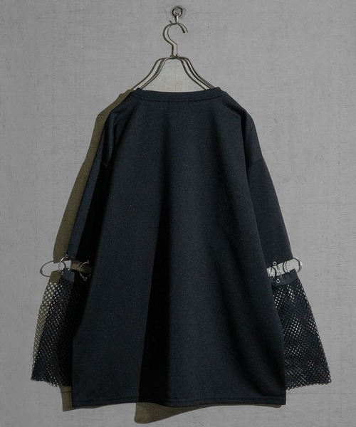 JOHN'S CLOSET(ジョンズクローゼット)の「【13】MESH ARM 2WAY METAL PRINT TEE(Tシャツ/カットソー・メンズ・ホワイト/ブラック・MEDIUM/LARGE)」の4枚目の写真