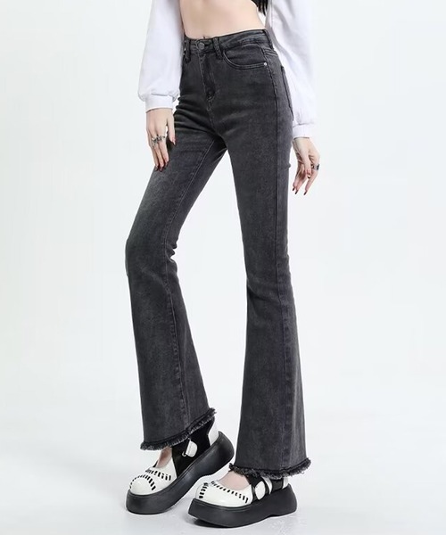 lilful（リルフル）の「【美脚効果！】裾フリンジ ストレッチスキニーフレアデニムパンツ（デニムパンツ・レディース・グレー/ブルー/ブラック・S/L/M）」の15枚目の写真