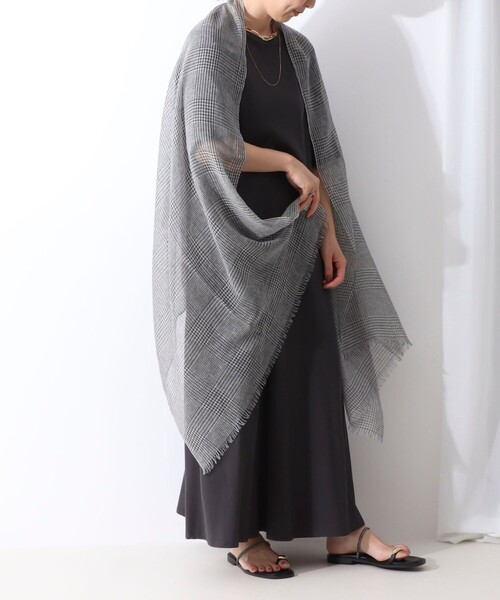 NOLLEY’S Sophi（ノーリーズソフィ）の「グレンチェックストール（ストール/ショール・レディース・ネイビー/ベージュ・FREE）」の2枚目の写真