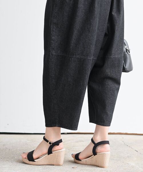 rps（アールピーエス）の「デニムエッグパンツ（デニムパンツ・レディース・ブラック/サックスブルー/ブルー・フリー）」の4枚目の写真