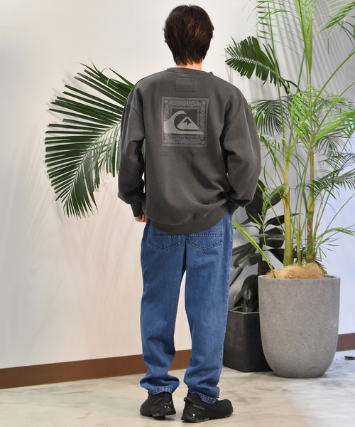 Quiksilver（クイックシルバー）の「【ムラサキスポーツ限定】QUIKSILVER/クイックシルバー トレーナー クルーネック スウェット バックプリント ピグメント加工 裏起毛 QPO244609M（スウェット・メンズ・ブラック/ブラウン・M/L）」の5枚目の写真