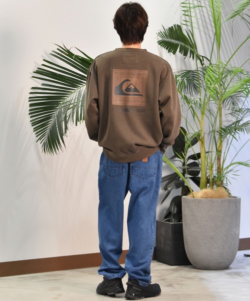 Quiksilver（クイックシルバー）の「【ムラサキスポーツ限定】QUIKSILVER/クイックシルバー トレーナー クルーネック スウェット バックプリント ピグメント加工 裏起毛 QPO244609M（スウェット・メンズ・ブラック/ブラウン・M/L）」の16枚目の写真