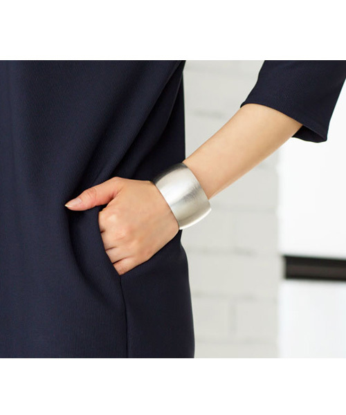 STYLE DELI（スタイルデリ）の「ボリュームメタルバングル（バングル/リストバンド・レディース・シルバー/ゴールド・FREE）」の10枚目の写真