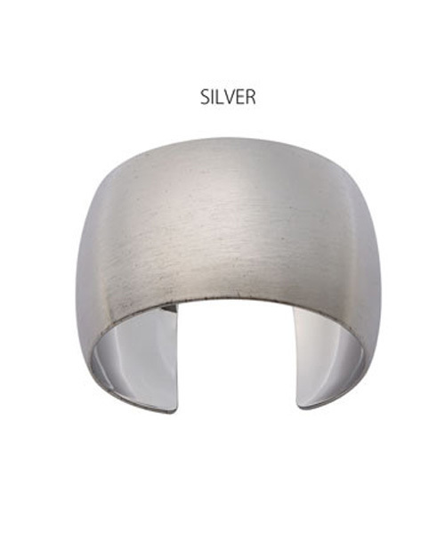 STYLE DELI（スタイルデリ）の「ボリュームメタルバングル（バングル/リストバンド・レディース・シルバー/ゴールド・FREE）」の4枚目の写真