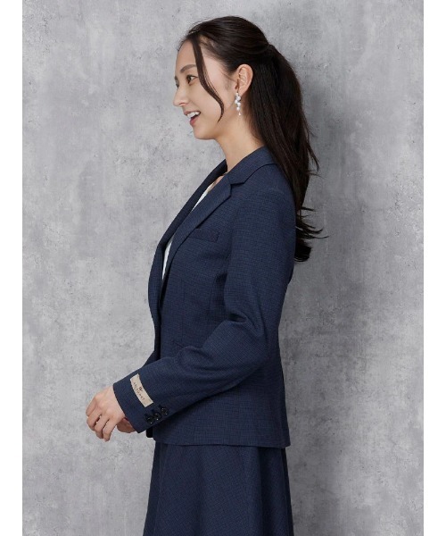 Perfect Suit FActory（パーフェクトスーツファクトリー）の「デレガントスーツ　ミニチェック　ジャケット　ネイビー/ブラウン【ストレッチ】【マシンウォッシャブル】【スリム】（スーツジャケット・レディース・ネイビー/ブラウン・13号/11号/9号/7号）」の14枚目の写真