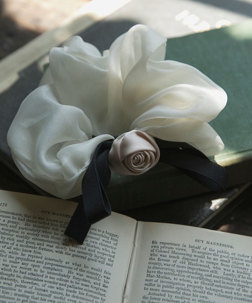 BONLECILL noir（ボンルシールノワール）の「【BONLECILL noir】ローズモチーフリボンシュシュ（シュシュ・レディース・アイボリー・FREE）」の3枚目の写真