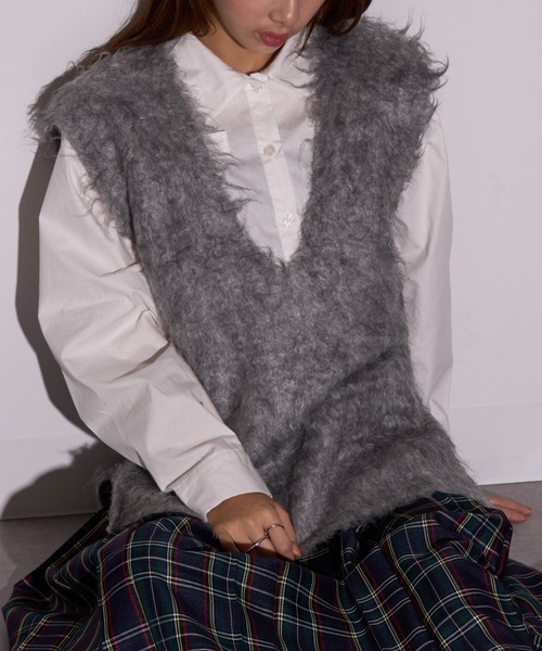 MAISON BREEZE reveur(メゾンブリーズレヴール)の「【MAISON BREEZE reveur】ブークレシャギーVネックベスト DTK(ベスト・レディース・グリーン/アイボリー/チャコールグレー/グレー/オレンジ・FREE)」の3枚目の写真