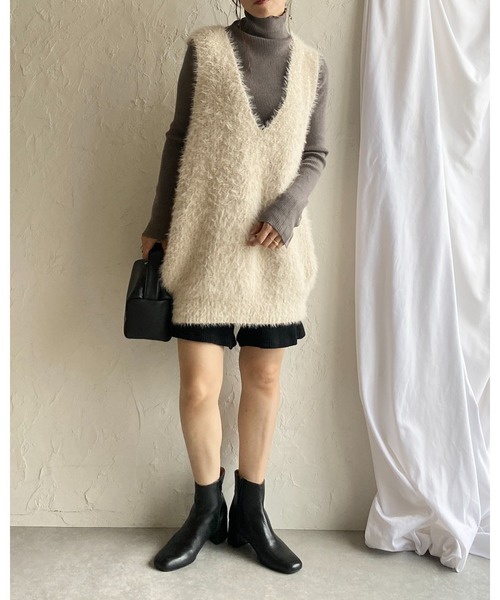 She's Closet(シーズクローゼット)の「オーバーサイズ深Vネックロング丈シャギーニットベスト(ベスト・レディース・アイボリー/ブラック・FREE)」の7枚目の写真