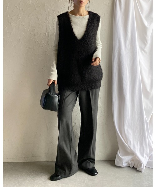 She's Closet(シーズクローゼット)の「オーバーサイズ深Vネックロング丈シャギーニットベスト(ベスト・レディース・アイボリー/ブラック・FREE)」の8枚目の写真
