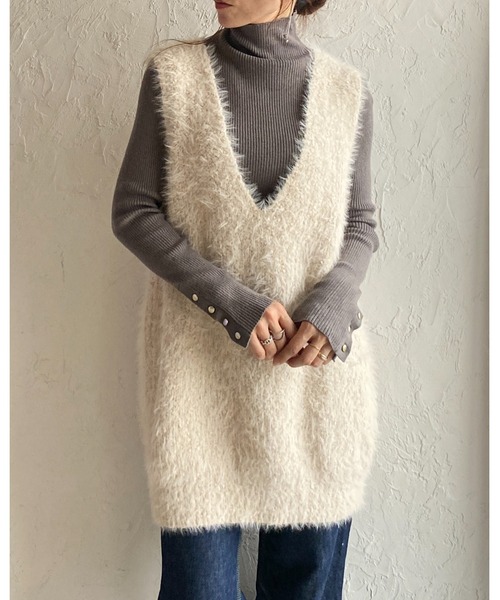 She's Closet(シーズクローゼット)の「オーバーサイズ深Vネックロング丈シャギーニットベスト(ベスト・レディース・アイボリー/ブラック・FREE)」の10枚目の写真
