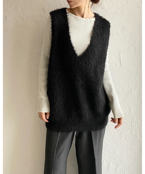 She's Closet(シーズクローゼット)の「オーバーサイズ深Vネックロング丈シャギーニットベスト(ベスト・レディース・アイボリー/ブラック・FREE)」の15枚目の写真