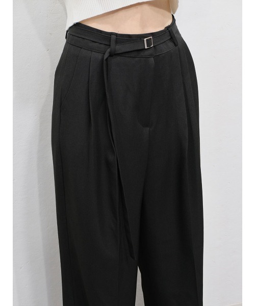 Reurie'（レウリィ）の「ベルト付きタックストレートパンツ／tuck straight belt set pants ロング丈 シンプル きれいめ 大人カジュアル モード ベーシック グレー ブラック 黒 モノトーン（スラックス・レディース・ブラック/グレー・M/S）」の8枚目の写真