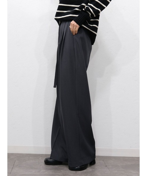 Reurie'（レウリィ）の「ベルト付きタックストレートパンツ／tuck straight belt set pants ロング丈 シンプル きれいめ 大人カジュアル モード ベーシック グレー ブラック 黒 モノトーン（スラックス・レディース・ブラック/グレー・M/S）」の17枚目の写真