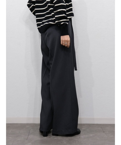 Reurie'（レウリィ）の「ベルト付きタックストレートパンツ／tuck straight belt set pants ロング丈 シンプル きれいめ 大人カジュアル モード ベーシック グレー ブラック 黒 モノトーン（スラックス・レディース・ブラック/グレー・M/S）」の18枚目の写真