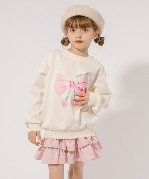 URBAN CHERRY(アーバンチェリー)の「ハートリボンプリントトレーナー(スウェット・キッズ・アイボリー・110cm/120cm/130cm/140cm/150cm)」の4枚目の写真