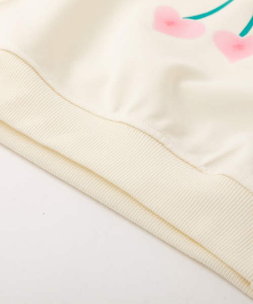 URBAN CHERRY(アーバンチェリー)の「ハートリボンプリントトレーナー(スウェット・キッズ・アイボリー・110cm/120cm/130cm/140cm/150cm)」の12枚目の写真