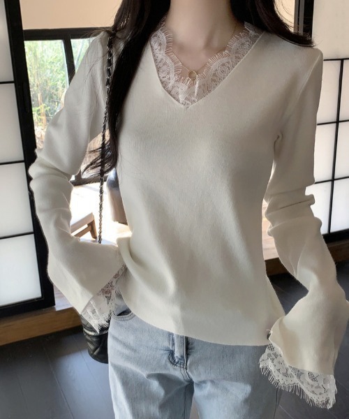 roomy(ルーミー)の「部分レースVネックニット(ニット/セーター・レディース・ブラック/ライトベージュ/オフホワイト・FREE)」の5枚目の写真