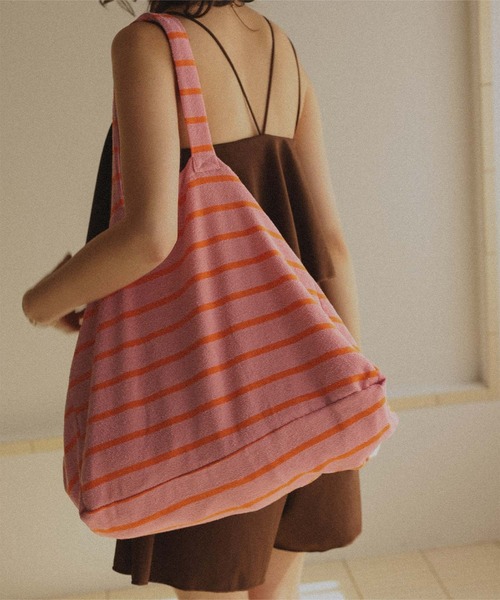 titivate（ティティベイト）の「パイル地ビッグトートバッグ（トートバッグ・レディース・ベージュ系その他/ホワイト系その他/ブルー系その他/ブルー系その他2/ピンク系その他/オレンジ/ライトブルー・FREE）」の6枚目の写真