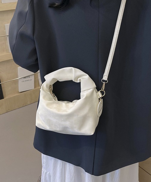 Teem Store(チームストア)の「2WAYギャザーバッグ(ショルダーバッグ・レディース・ブラック/ホワイト/シルバー/ピンク・F)」の5枚目の写真