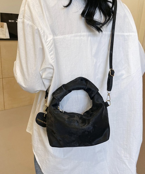 Teem Store(チームストア)の「2WAYギャザーバッグ(ショルダーバッグ・レディース・ブラック/ホワイト/シルバー/ピンク・F)」の13枚目の写真