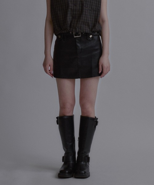 JilLA(ジルア)の「Faux Leather Wide Belt Mini Skirt / フェイクレザーワイドベルトミニスカート(スカート・レディース・ブラック・2/1)」の21枚目の写真