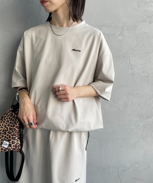 MIZUNO（ミズノ　）の「【mina 7月号掲載】[MIZUNO/ミズノ] 別注 ドローコード付き ワンポイントロゴTシャツ（Tシャツ/カットソー・レディース・ブラック/ホワイト/グレイッシュベージュ・M/L/S/XL）」の3枚目の写真