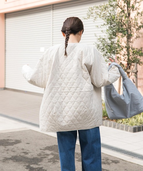 URBAN RESEARCH DOORS（アーバンリサーチドアーズ）の「カポックキルトミドルジャケット（ダウンジャケット/コート・レディース・アイボリー/グレー系その他/ブラック・MEDIUM）」の20枚目の写真