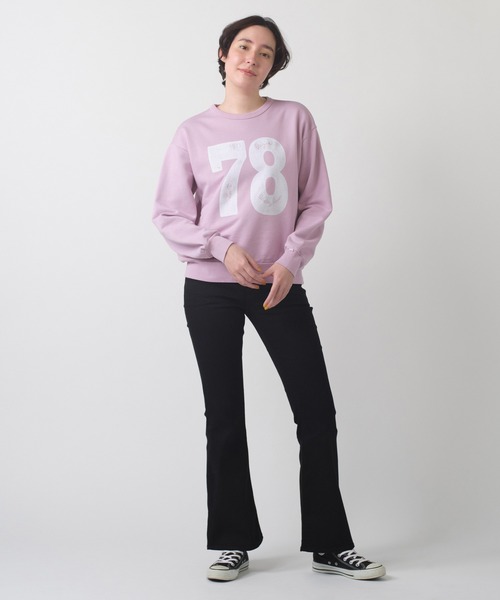 Levi's（リーバイス）の「Levi's/リーバイス グラフィック クルーネックスウェットシャツ（スウェット・レディース・ピンク・S/M/L）」の6枚目の写真