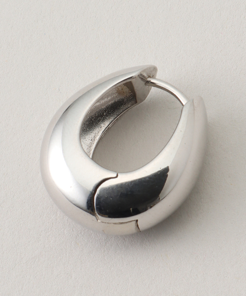 La TOTALITE(ラトータリテ)の「KARA YOO/カラ・ユ Hazel Hoops ピアス(ピアス(両耳用)・レディース・シルバー・FREE)」の6枚目の写真