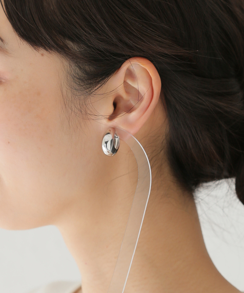 La TOTALITE(ラトータリテ)の「KARA YOO/カラ・ユ Hazel Hoops ピアス(ピアス(両耳用)・レディース・シルバー・FREE)」の7枚目の写真