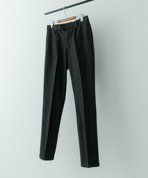 ITEMS URBANRESEARCH（アイテムズ アーバンリサーチ）の「1-tuck テーパード デニムスラックス（デニムパンツ・メンズ・ネイビー/ブラック/ホワイト・MEDIUM/LARGE）」の2枚目の写真
