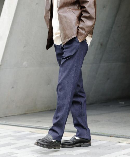 ITEMS URBANRESEARCH（アイテムズ アーバンリサーチ）の「1-tuck テーパード デニムスラックス（デニムパンツ・メンズ・ネイビー/ブラック/ホワイト・MEDIUM/LARGE）」の4枚目の写真