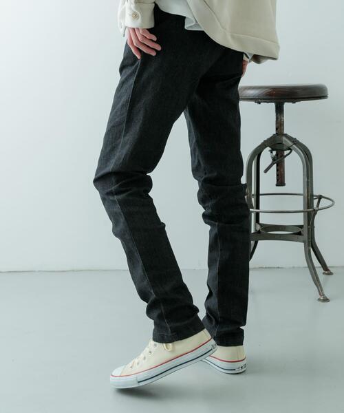 ITEMS URBANRESEARCH（アイテムズ アーバンリサーチ）の「1-tuck テーパード デニムスラックス（デニムパンツ・メンズ・ネイビー/ブラック/ホワイト・MEDIUM/LARGE）」の13枚目の写真