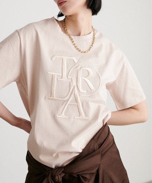 LARUTA(ラルータ)の「【LARUTA】厚盛りロゴ刺繍T(Tシャツ/カットソー・レディース・サックスブルー/オフホワイト/チャコールグレー/ベージュ・LARGE/MEDIUM)」の3枚目の写真