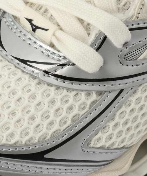 IENA（イエナ）の「MIZUNO/ミズノ Wave Prophecy LS スニーカー D1GA2511（スニーカー・レディース・チャコールグレー/アイボリー・23.5cm/23cm/25cm/24.5cm/24cm）」の3枚目の写真
